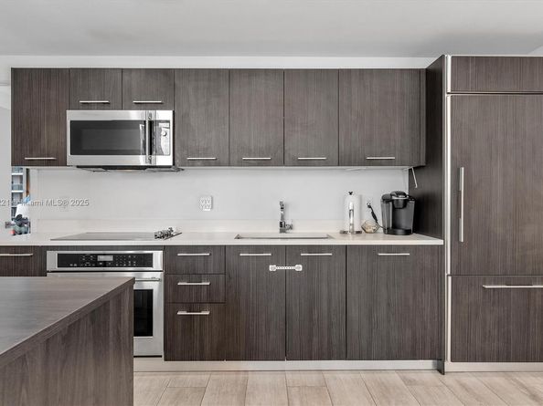 45 SW 9th St 1908, Miami FL 33130