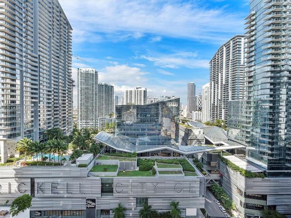 45 SW 9th St 1908, Miami FL 33130