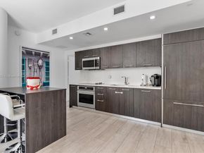 45 SW 9th St 1908, Miami FL 33130