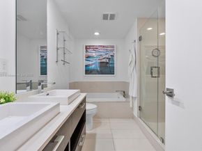 45 SW 9th St 1908, Miami FL 33130