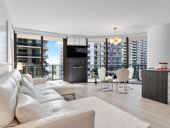 45 SW 9th St 1908, Miami FL 33130