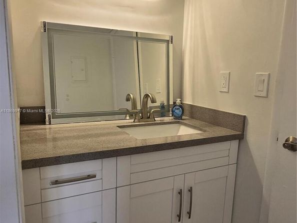 3215 N Ocean Dr 302, Hollywood FL 33019