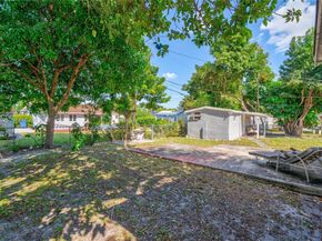 1271 NE 211th St, Miami FL 33179