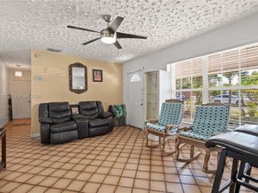 1271 NE 211th St, Miami FL 33179