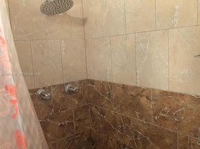 1271 NE 211th St, Miami FL 33179