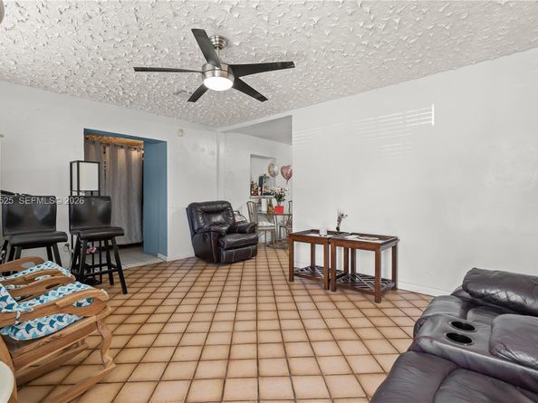 1271 NE 211th St, Miami FL 33179