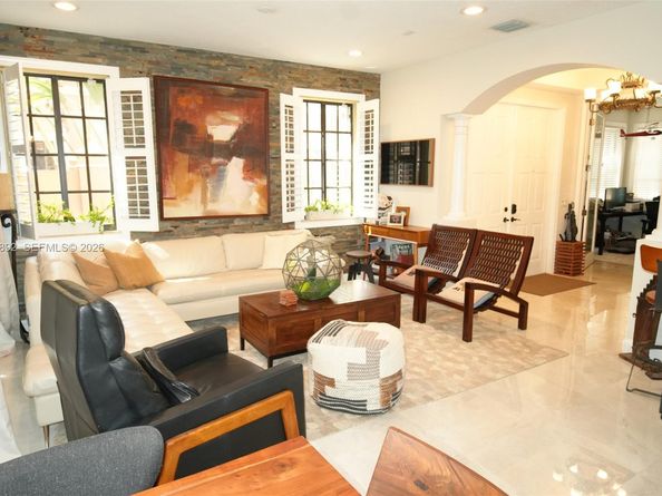 2706 Kinsington Cir 232, Weston FL 33332