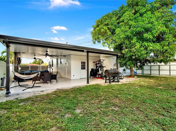 660 E 38th St, Hialeah FL 33013