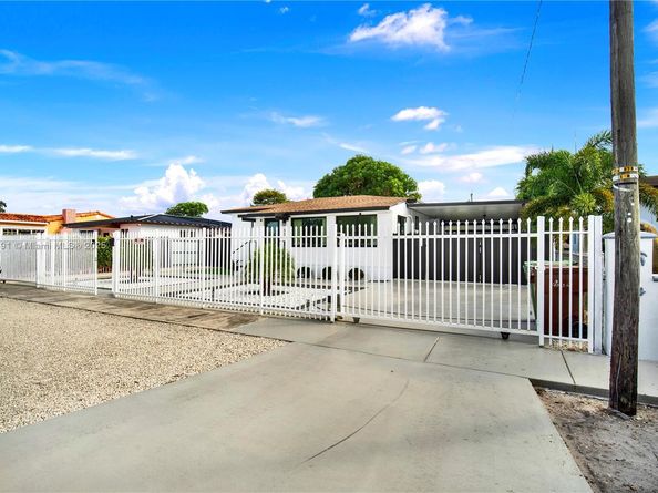 660 E 38th St, Hialeah FL 33013