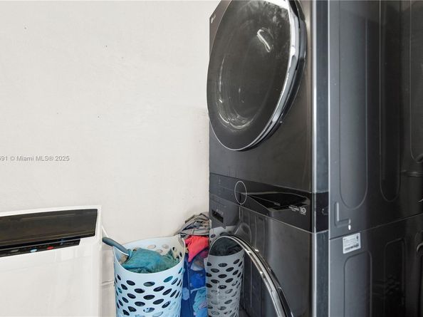 660 E 38th St, Hialeah FL 33013