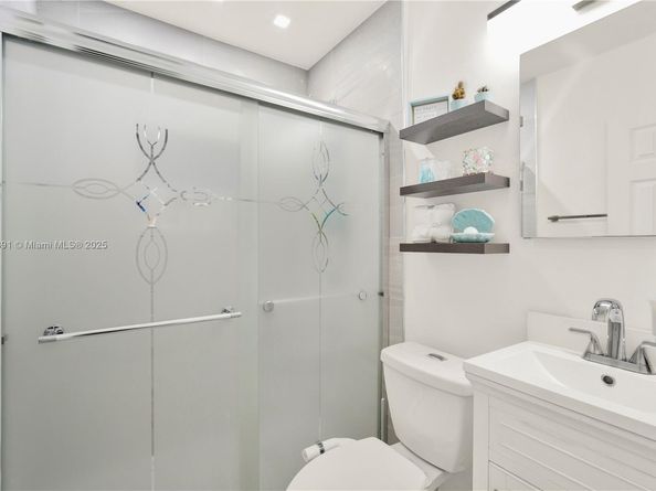 660 E 38th St, Hialeah FL 33013