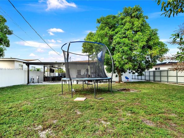 660 E 38th St, Hialeah FL 33013