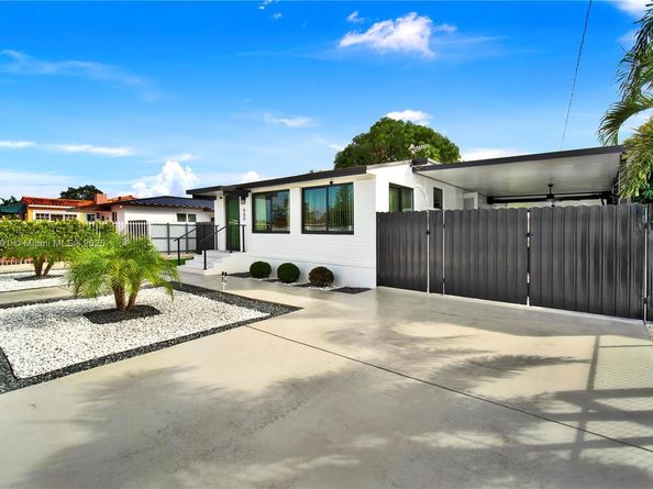 660 E 38th St, Hialeah FL 33013