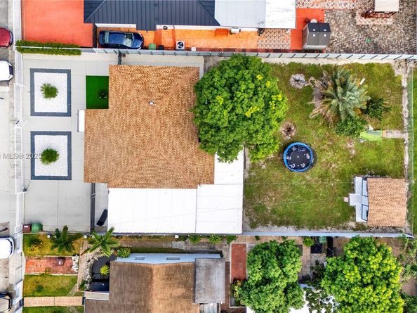 660 E 38th St, Hialeah FL 33013