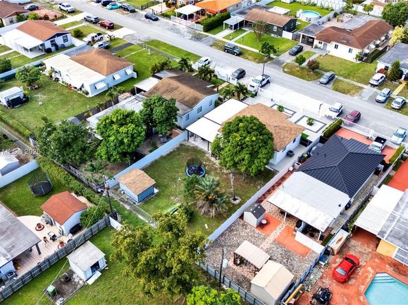 660 E 38th St, Hialeah FL 33013