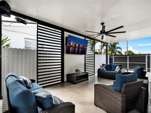 660 E 38th St, Hialeah FL 33013