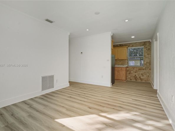 881 NW 34th Ave, Lauderhill FL 33311