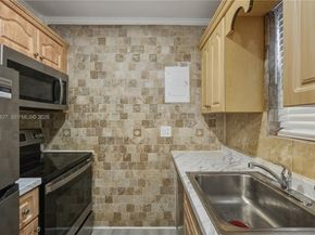 881 NW 34th Ave, Lauderhill FL 33311