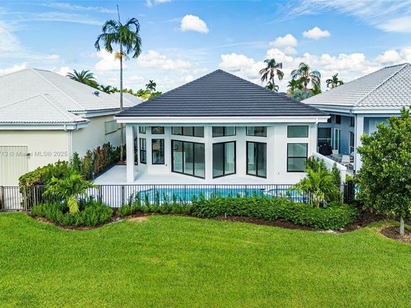 118 Emerald Key Ln, Palm Beach Gardens FL 33418