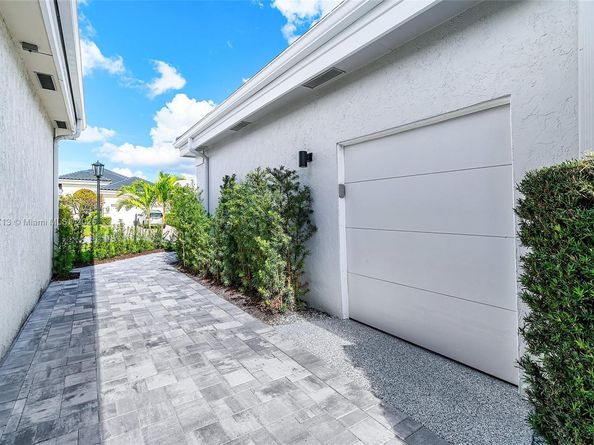 118 Emerald Key Ln, Palm Beach Gardens FL 33418