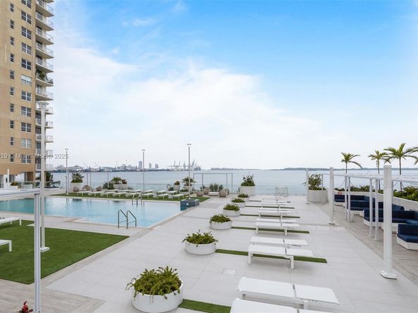 770 Claughton Island Dr PH21, Miami FL 33131