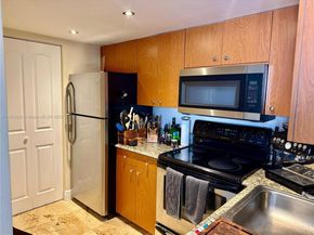 770 Claughton Island Dr PH21, Miami FL 33131