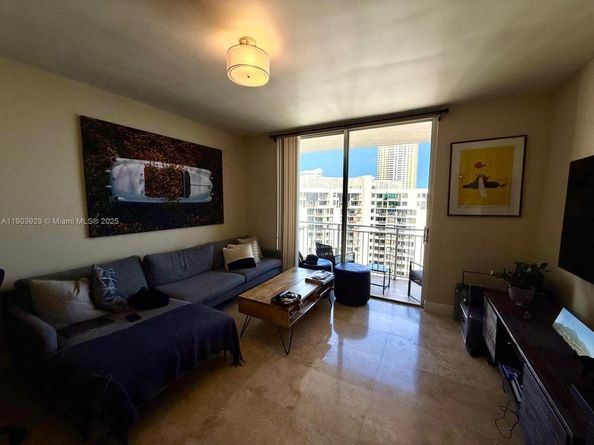 770 Claughton Island Dr PH21, Miami FL 33131