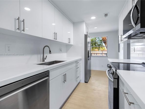 3361 NW 47th Ter 329, Lauderdale Lakes FL 33319