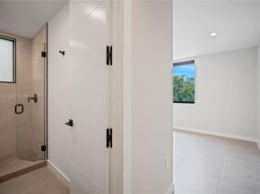 2962 W Trade Ave, Coconut Grove FL 33133