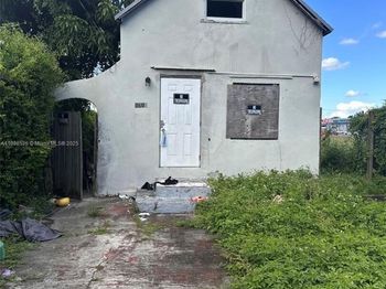 1713 NW 76th Ter