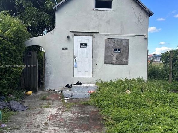 1713 NW 76th Ter, Miami FL 33147
