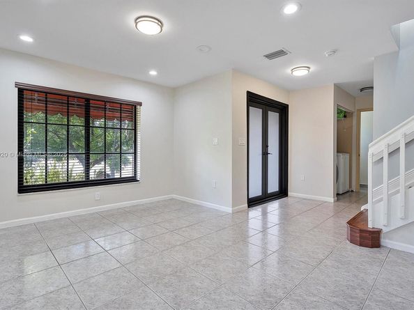 5259 NW 186TH Ln, Miami Gardens FL 33055