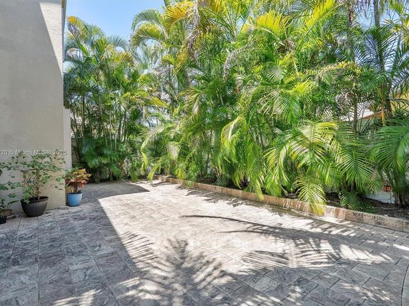 5259 NW 186TH Ln, Miami Gardens FL 33055
