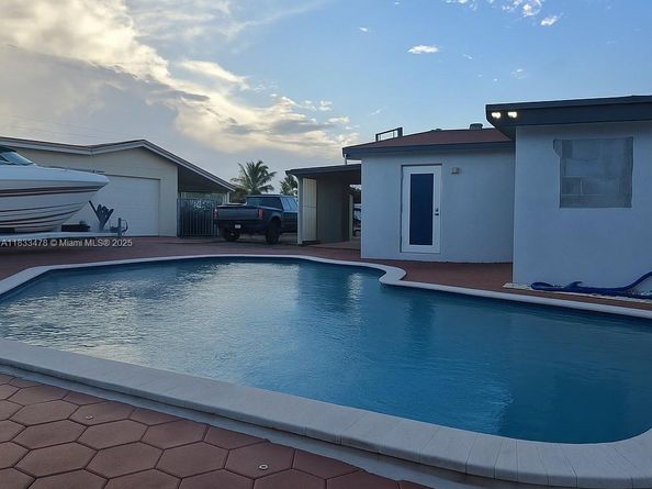 1320 NW 179th Ter, Miami Gardens FL 33169