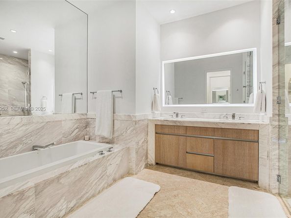 2821 S Bayshore Dr 15C, Miami FL 33133