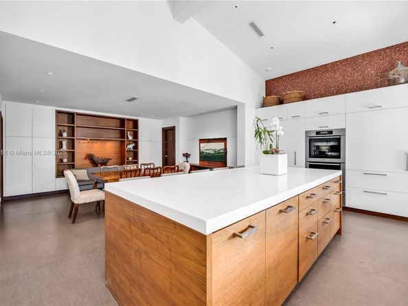 5763 N Bay Rd, Miami Beach FL 33140