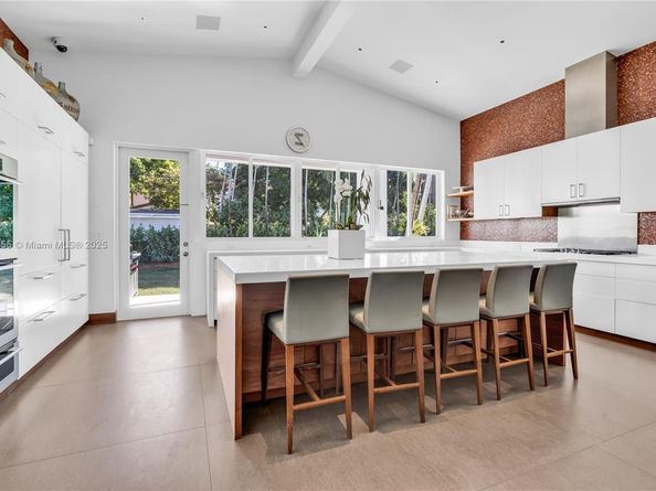 5763 N Bay Rd, Miami Beach FL 33140