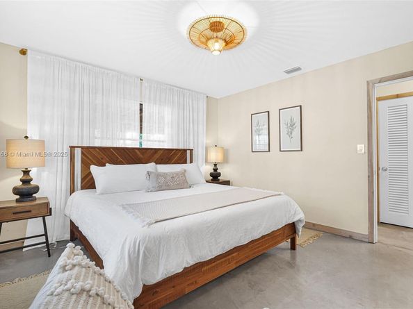 1012 NE 2nd Street, Hallandale Beach FL 33009