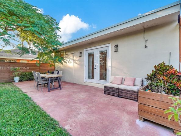 1012 NE 2nd Street, Hallandale Beach FL 33009