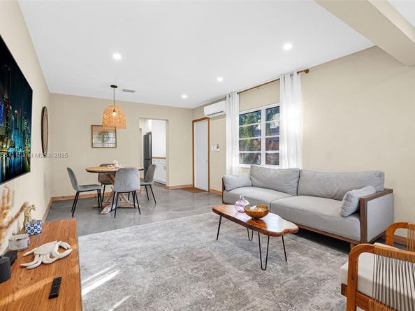 1012 NE 2nd Street, Hallandale Beach FL 33009