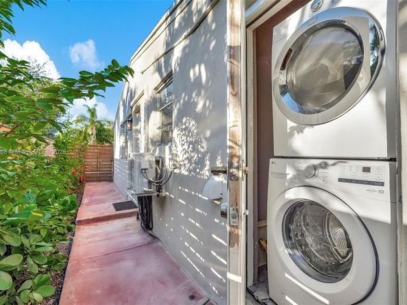 1012 NE 2nd Street, Hallandale Beach FL 33009