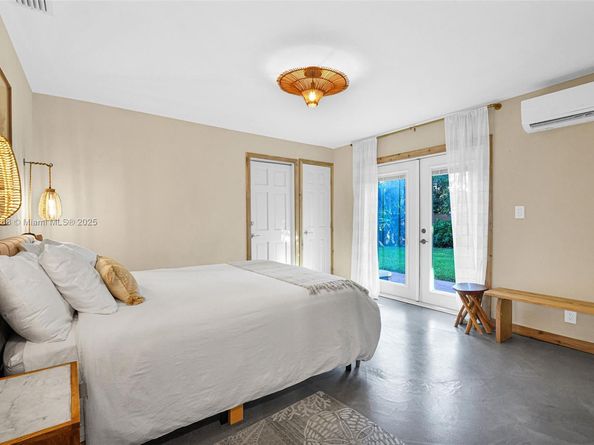 1012 NE 2nd Street, Hallandale Beach FL 33009