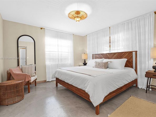 1012 NE 2nd Street, Hallandale Beach FL 33009