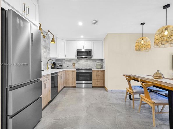 1012 NE 2nd Street, Hallandale Beach FL 33009