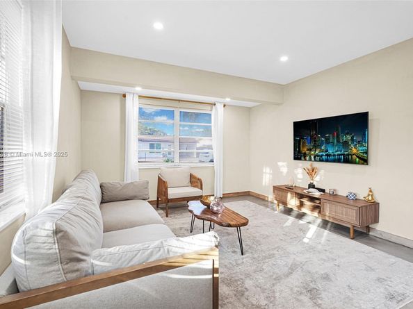 1012 NE 2nd Street, Hallandale Beach FL 33009