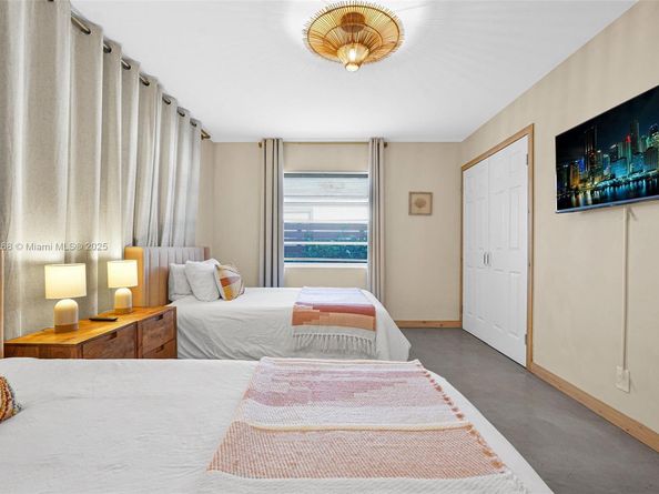 1012 NE 2nd Street, Hallandale Beach FL 33009