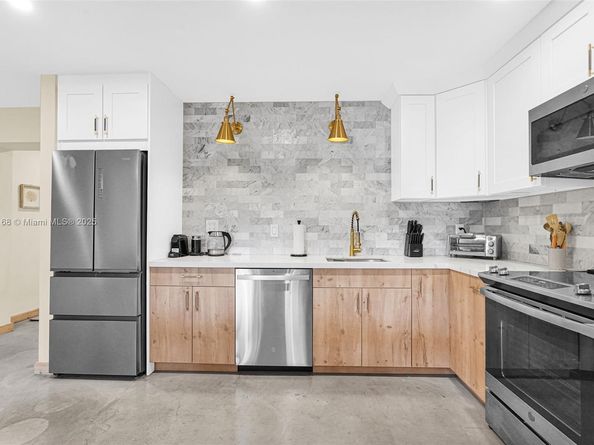 1012 NE 2nd Street, Hallandale Beach FL 33009