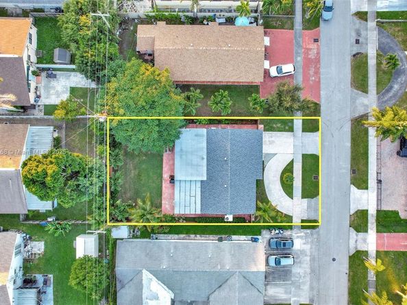 1012 NE 2nd Street, Hallandale Beach FL 33009