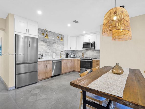 1012 NE 2nd Street, Hallandale Beach FL 33009