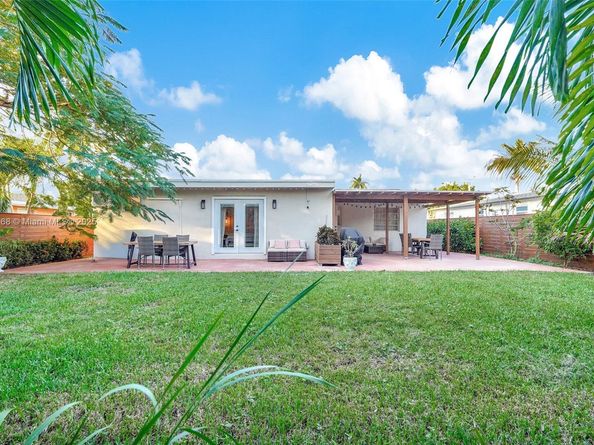 1012 NE 2nd Street, Hallandale Beach FL 33009